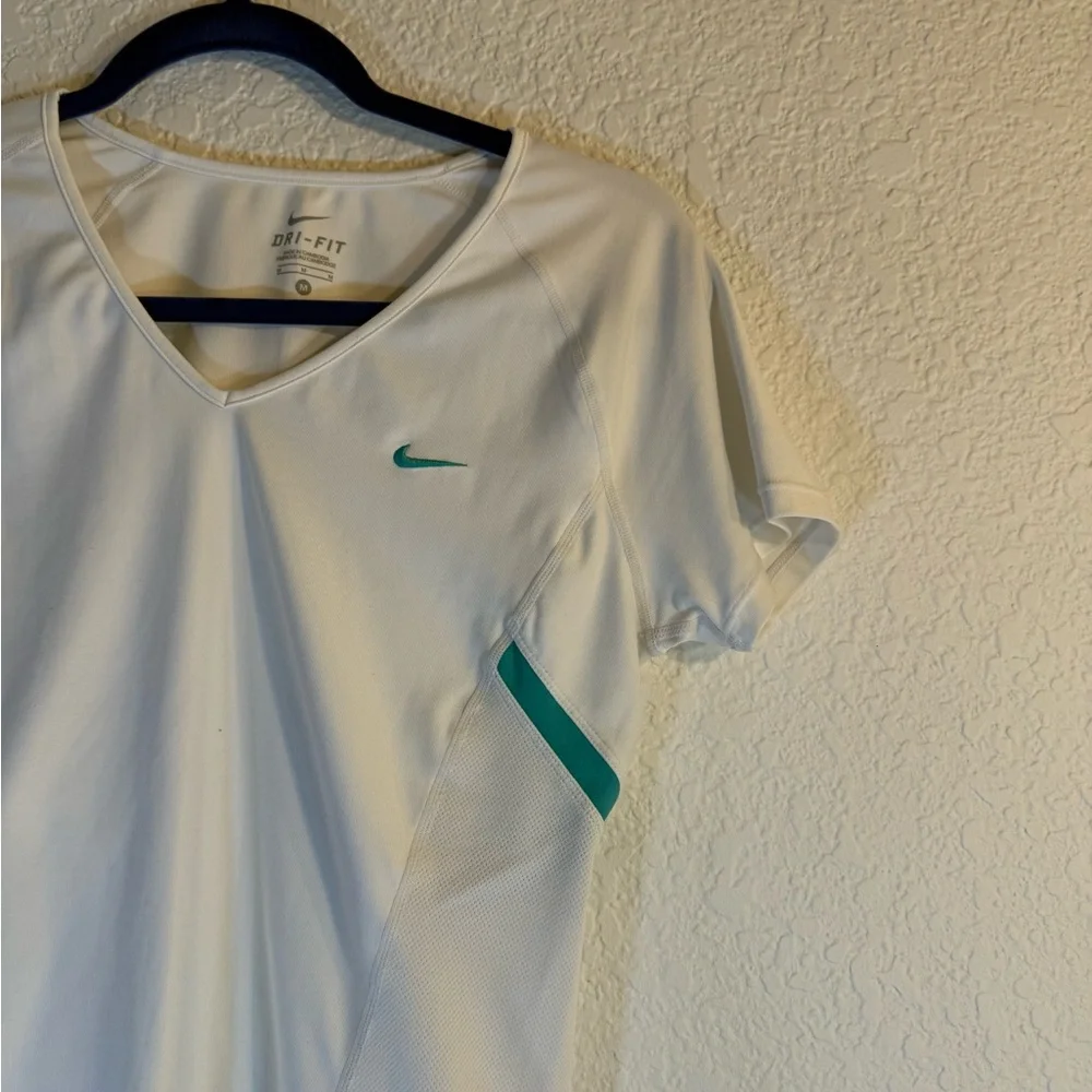 Nike Dri-FIT V-neck short-sleeve athletic top‎ white with teal. Size M